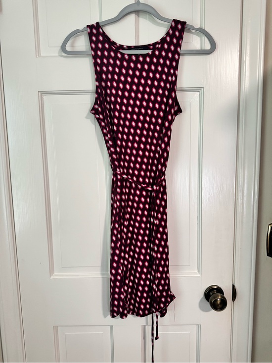 Banana Republic Dresses & Skirts - Banana Republic Sleeveless Pink and Black Printed Midi Dress